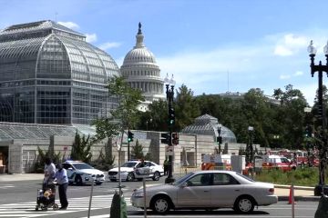 Pengancam bom gedung Capitol AS menyerahkan diri