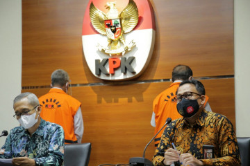 KPK memperpanjang penahanan Bupati Bintan nonaktif Apri Sujadi