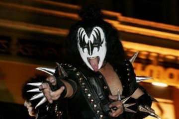 Gene Simmons positif COVID-19, empat konser Kiss ditunda