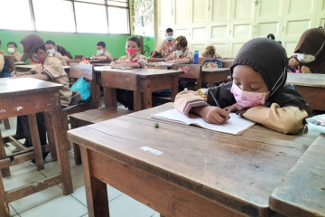 Pemkot Jakbar pastikan tidak ada siswa ikuti PTM terpapar COVID-19