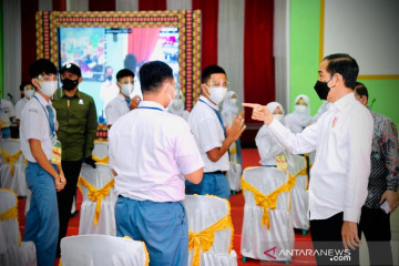 Presiden sapa peserta vaksinasi di Lampung