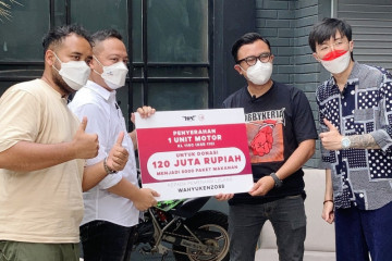 Mie Merapi, HPL dan dr. Tirta bagikan paket donasi hasil lelang motor