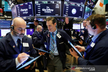 Wall Street ditutup beragam jelang pernyataan penting kebijakan Fed