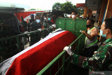 Jenazah prajurit TNI korban KST tiba di Kalbar