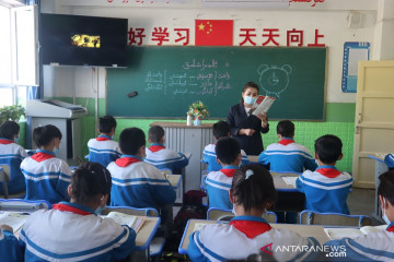 Hari pertama sekolah tanpa PR di China