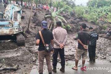 Lima rumah di Ngada tertimbun longsor