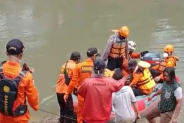 Tim SAR temukan korban tenggelam di Sungai Cidurian Tangerang