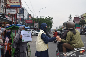 Bantu warga terdampak, produk PKL diborong Inisiatif Zakat Indonesia