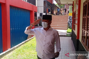 KPK periksa 2 politisi Bintan terkait kasus cukai rokok