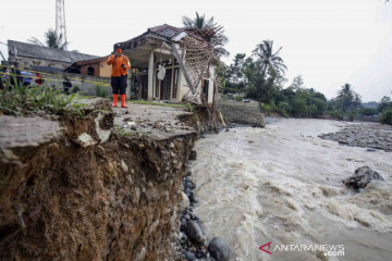 Banjir bandang terjang empat kecamatan di Kabupaten Bogor