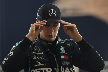 Russell akan setara dengan Hamilton awali musim 2022 di Mercedes
