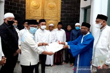 Kementerian ATR/BPN serahkan sertifikat tanah wakaf Masjid Raya