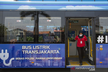 Uji coba bus listrik Transjakarta