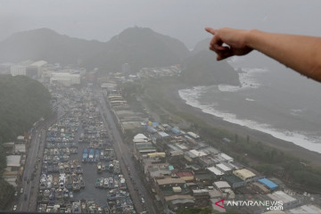 Topan Chanthu menerpa Taiwan