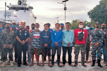 Lima ABK KM Hentri yang selamat dievakuasi ke Tual, Maluku