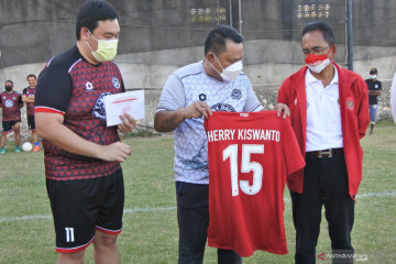 Hasil lelang jersey untuk tim sepak bola NTT tembus Rp100 juta