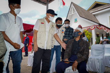 Menkop gandeng LPDB-KUMKM gelar vaksinasi di Garut