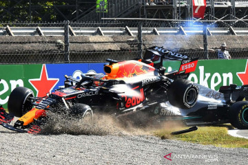 Insiden tabrakan Max Verstappen dan Lewis Hamilton di GP Monza