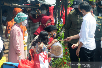 Presiden Jokowi tinjau vaksinasi jemput bola di Klaten