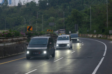 Mencicipi MPV premium Hyundai Staria sejauh 300 KM