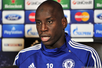 Eks penyerang Chelsea dan Newcastle Demba Ba putuskan gantung sepatu