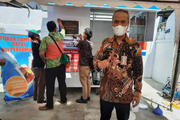 Jakarta Utara fasilitasi penukaran sampah dengan oli di Cilincing