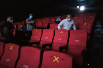 Pemkot Jakarta Barat sidak penerapan prokes Bioskop CGV Central Park