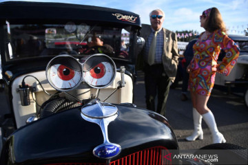 Menikmati festival otomotif Goodwood Revival di Inggris