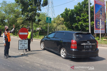 Personel gabungan larang mobil pelat genap masuk Ancol