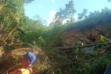 Tebing liku endikat kota Pagaralam longsor setinggi 15 meter