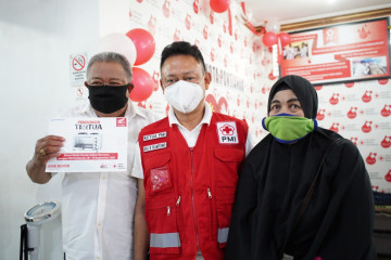 Wali Kota Pontianak berikan penghargaan pendonor darah tertua