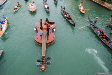 Biola Nuh menghibur untuk korban COVID-19 di Venesia