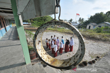 Dewan Pendidikan Kepri ingatkan tak paksa siswa beli seragam sekolah