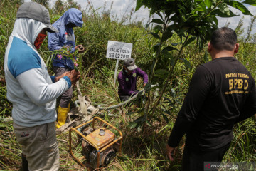 Pembasahan lahan gambut kering di Kalteng