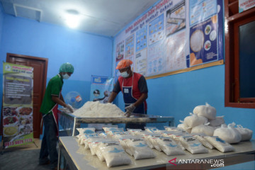 Pembinaan UKM Rumah Garam di Tengah COVID-19