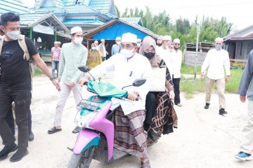 Bupati Anwar Sadat ziarah ke makam Tuan Guru Sapat