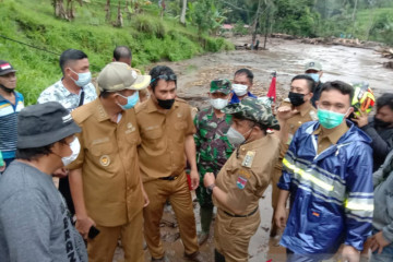 Banjir bandang di Minahasa Tenggara rusak rumah dan jalan nasional