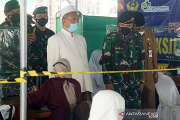 Panglima TNI tinjau vaksinasi di Ponpes Payaman Magelang