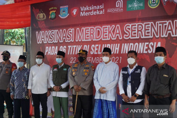 Kelompok milenial-Polri menggelar vaksinasi di Tangerang Selatan
