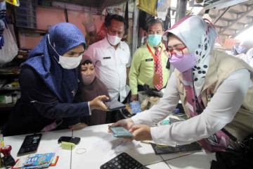 Retribusi pasar di Cirebon beralih ke nontunai untuk tingkatkan PAD