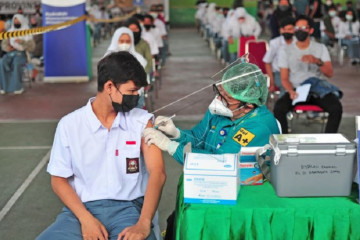 Vaksinasi Covid-19 bagi pelajar di Jambi
