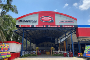 Bridgestone resmikan gerai ban kendaraan niaga di Palembang