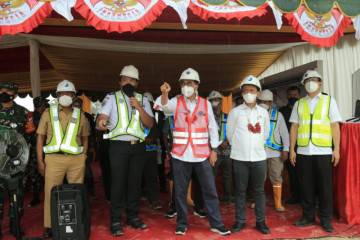 Pulang kampung ke Fakfak, Bahlil tinjau pembangunan Bandara Siboru