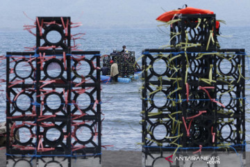 Apartemen ikan siap ditenggelamkan di Pantai Cacalan Banyuwangi