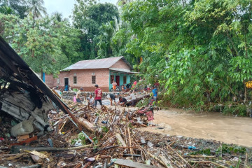 Banjir bandang landa delapan kelurahan di Kota Lubuk Linggau Sumsel