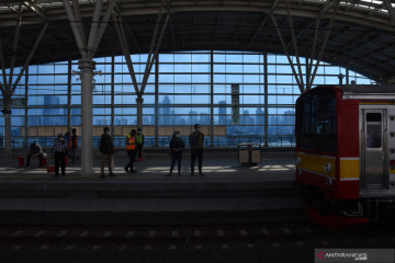 Jalur layang di Stasiun Manggarai beroperasi