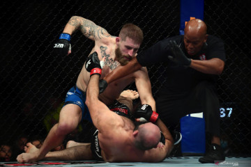 UFC 266: Chris Daukaus menang TKO atas Shamil Abdurakhimov