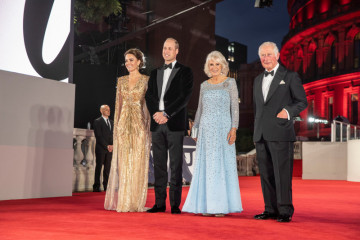 Keluarga kerajaan Inggris nonton film James Bond "No Time To Die"