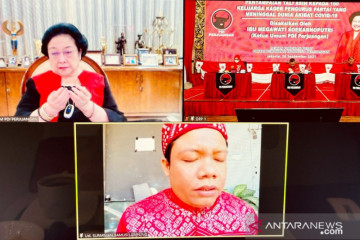 Megawati pimpin doa bersama untuk almarhum Sabam Sirait
