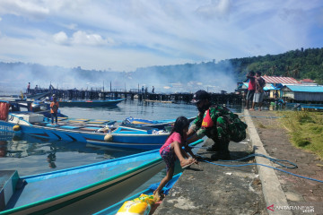 Kodim 1801/Manokwari bantu evakuasi korban kebakaran Manokwari